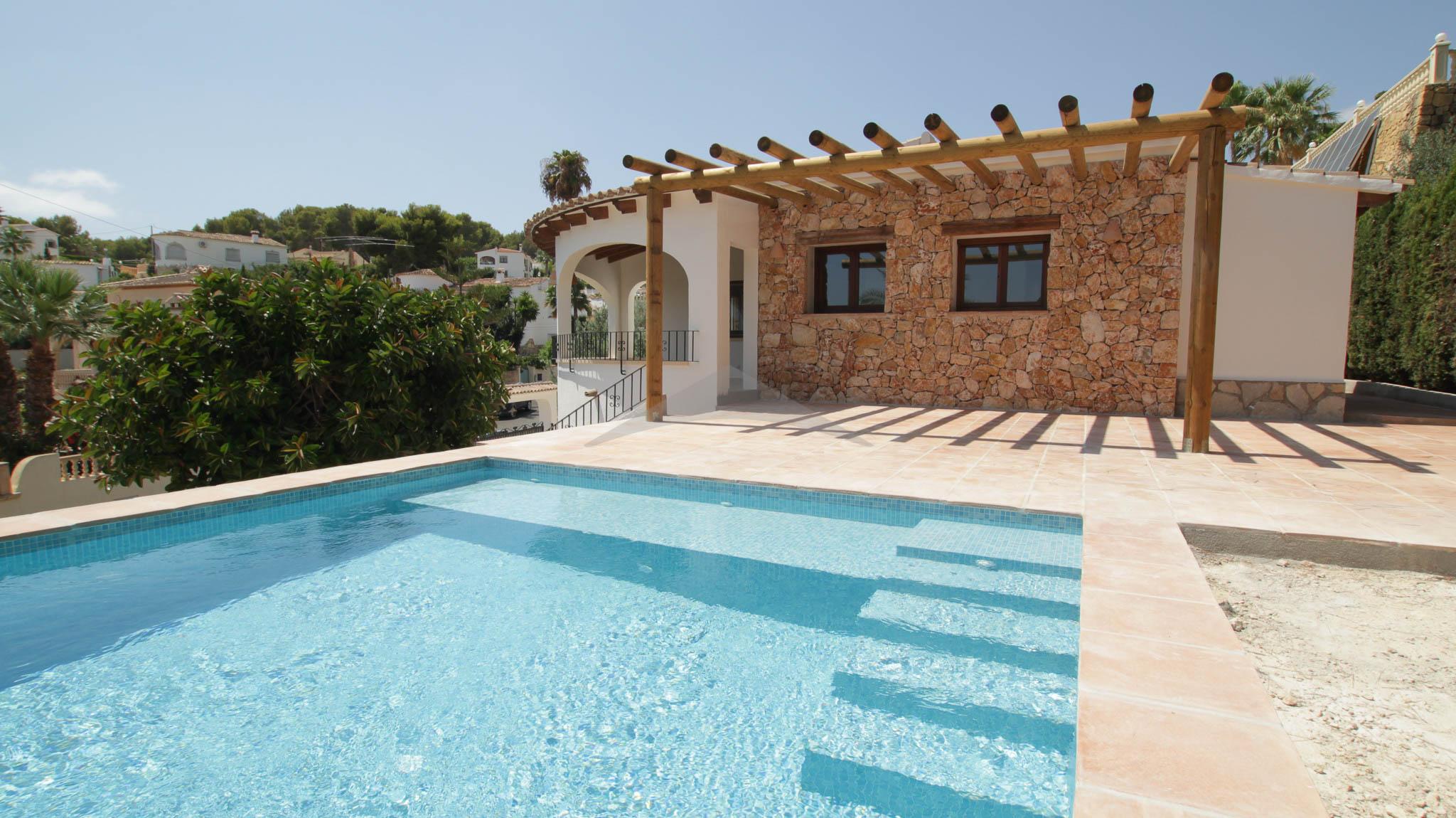 Gerenoveerde villa met uitzicht op zee te koop in Benissa