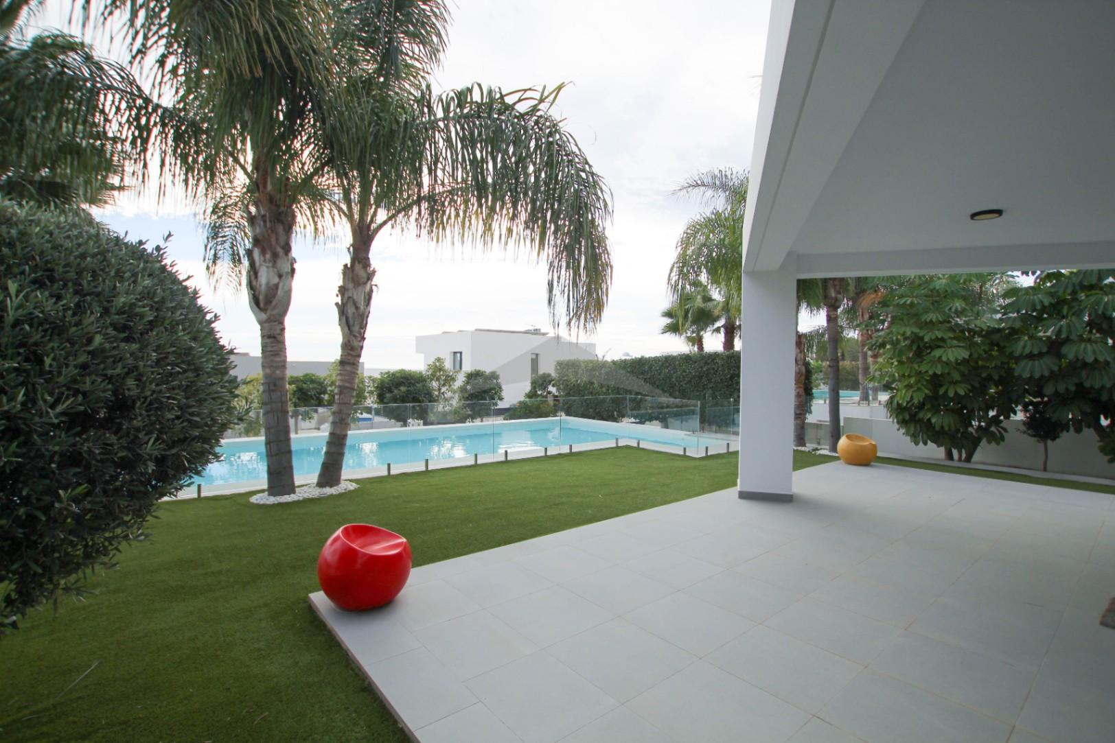 Moderne villa te koop in Moraira met uitzicht op zee